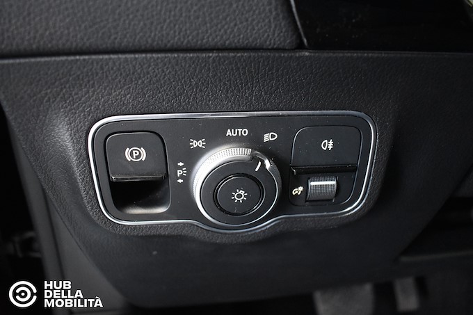 MERCEDES-BENZ GLA 180 d Automatic Business